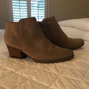 Blonde Villa Suede Waterproof Booties 7 1/2